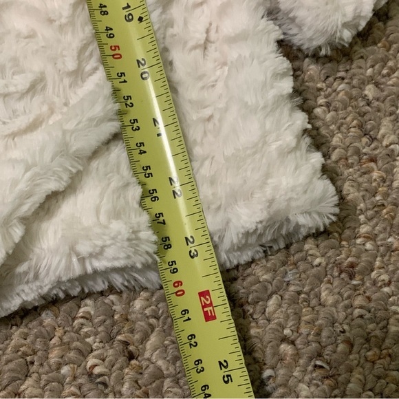 Patagonia Women's Plush Teddy Jacket in White - Picture 12 of 12